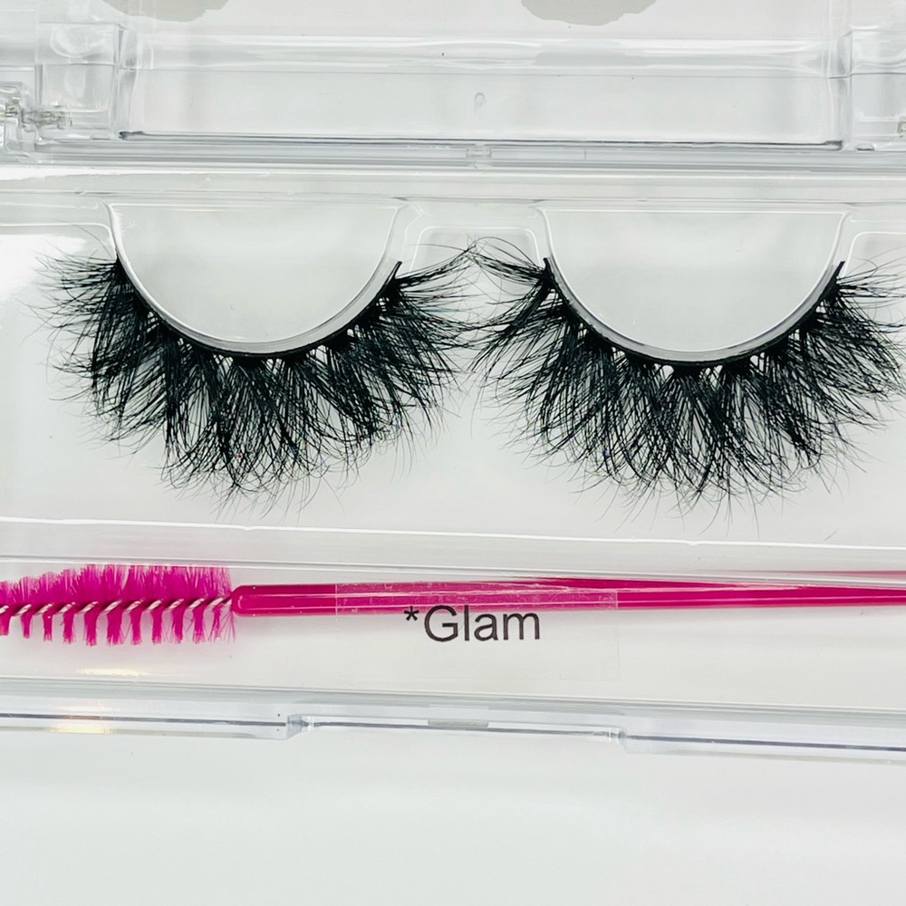 Glam False Eyelashes with Pink Brush